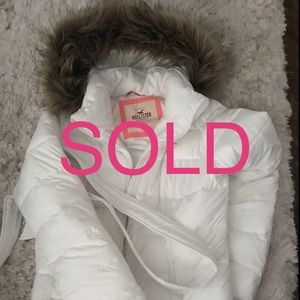 * SOLD * Hollister white puffer coat   Size large.